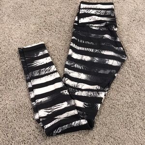 Lululemon striped black and white leggings size 4